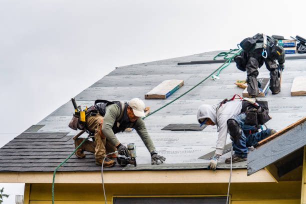 Professional Gutter Installation technician working in Los Altos, CA